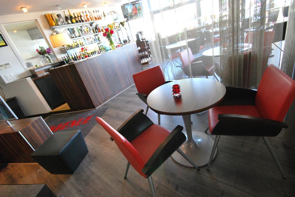 Hotel De Loire Et Restaurant Les Bateliers Trélazé エクステリア 写真