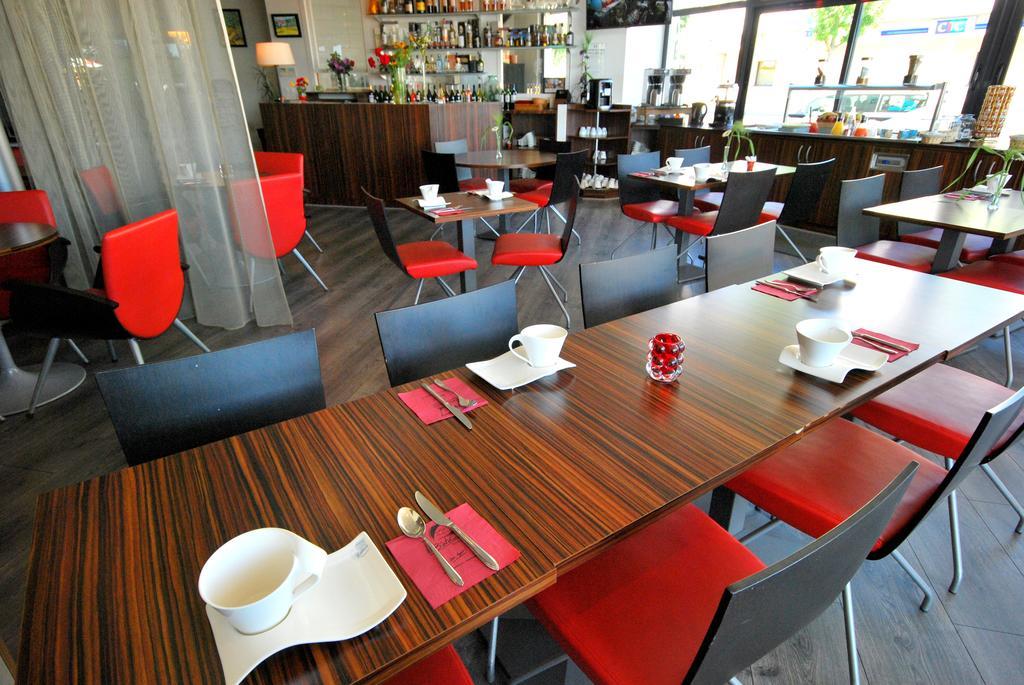 Hotel De Loire Et Restaurant Les Bateliers Trélazé エクステリア 写真