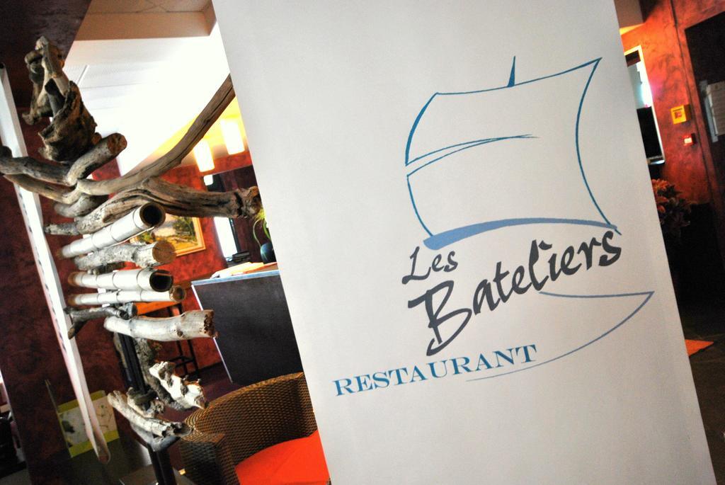 Hotel De Loire Et Restaurant Les Bateliers Trélazé エクステリア 写真