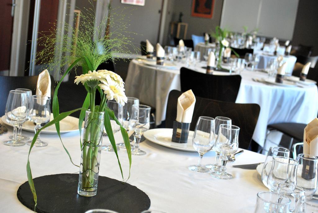 Hotel De Loire Et Restaurant Les Bateliers Trélazé エクステリア 写真